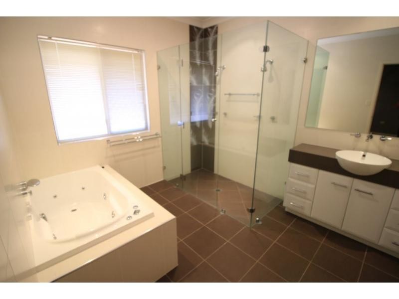 6 CASPIAN Court, Kelso QLD 4815