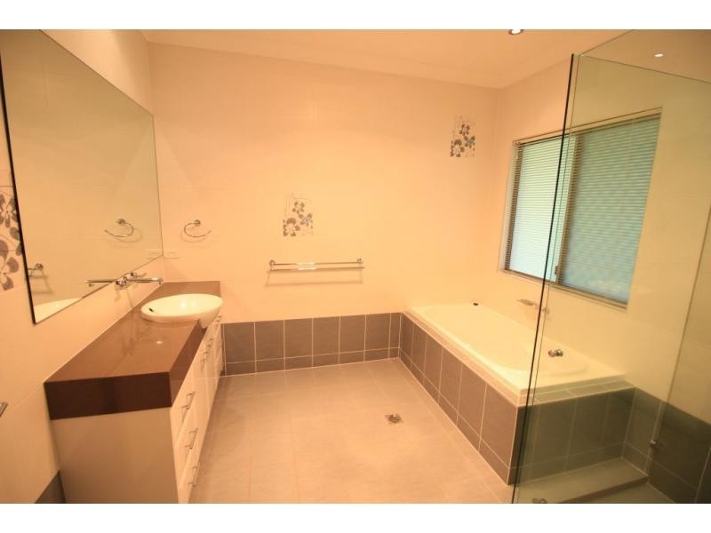 6 CASPIAN Court, Kelso QLD 4815