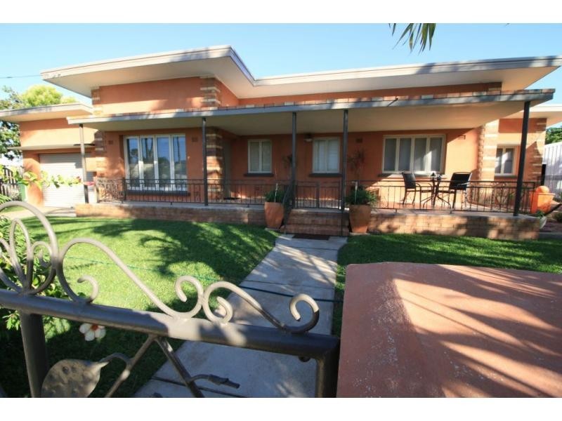 8 ROSS Street, Ayr QLD 4807