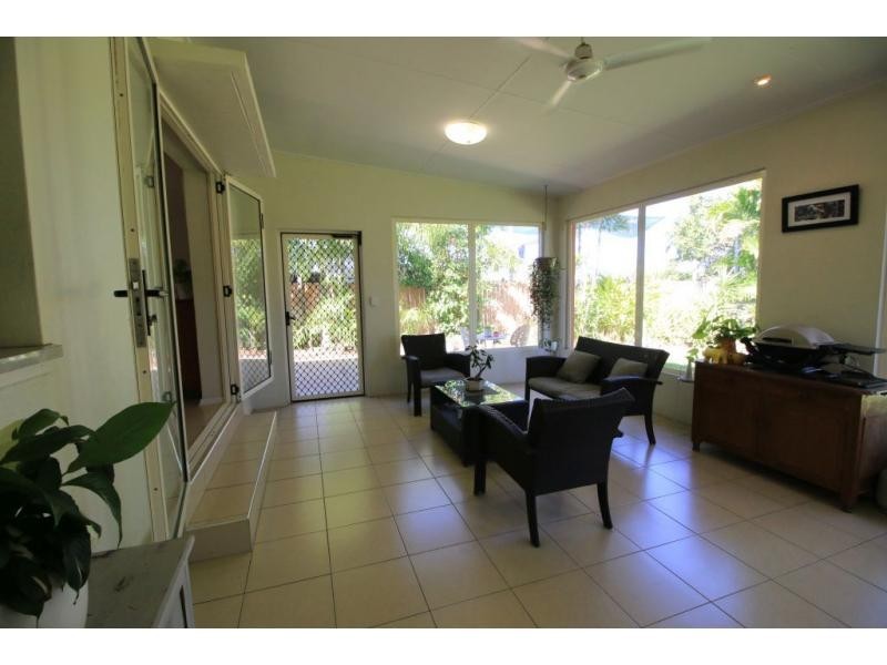 8 ROSS Street, Ayr QLD 4807