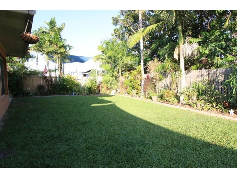 8 ROSS Street, Ayr QLD 4807
