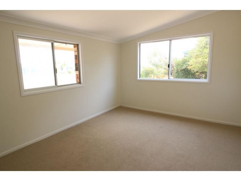 8 ELEVENTH Avenue, Home Hill QLD 4806