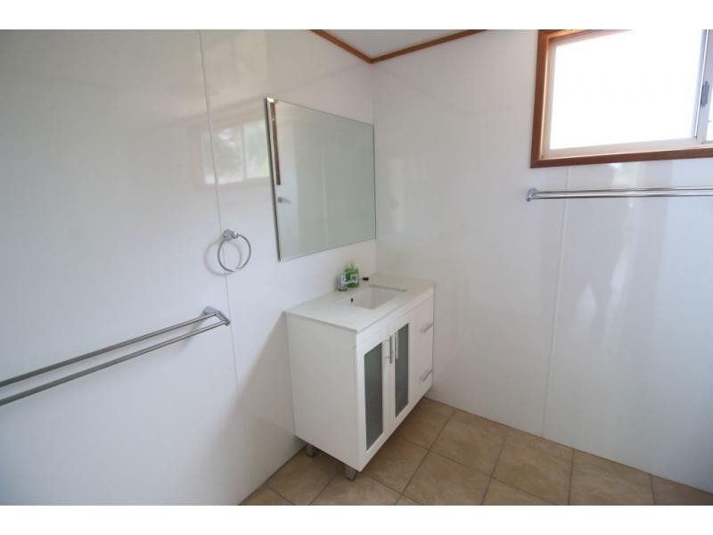 8 ELEVENTH Avenue, Home Hill QLD 4806