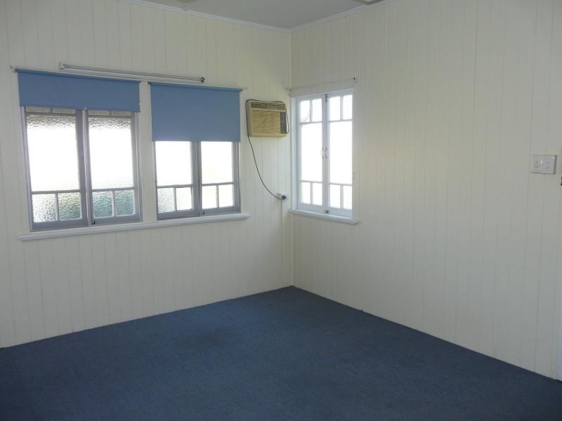 9 CARRINGTON Street, West End QLD 4810