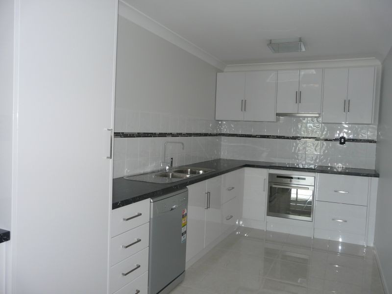 Unit 1-2/202 QUEEN Street, Ayr QLD 4807