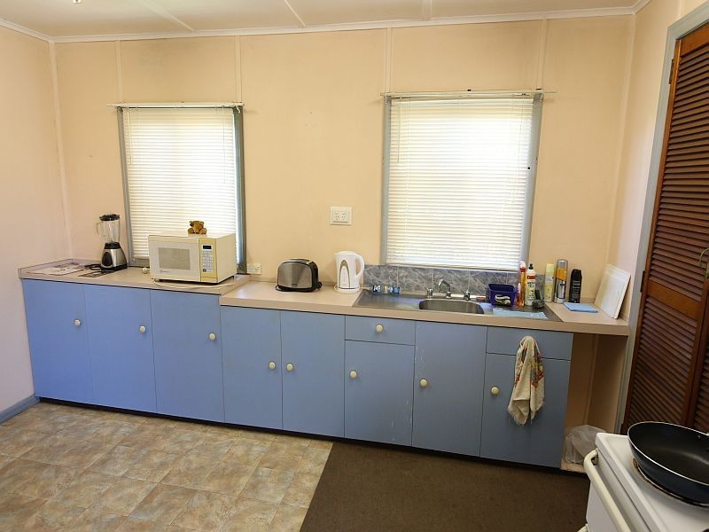 18 FIFTH Avenue, Home Hill QLD 4806