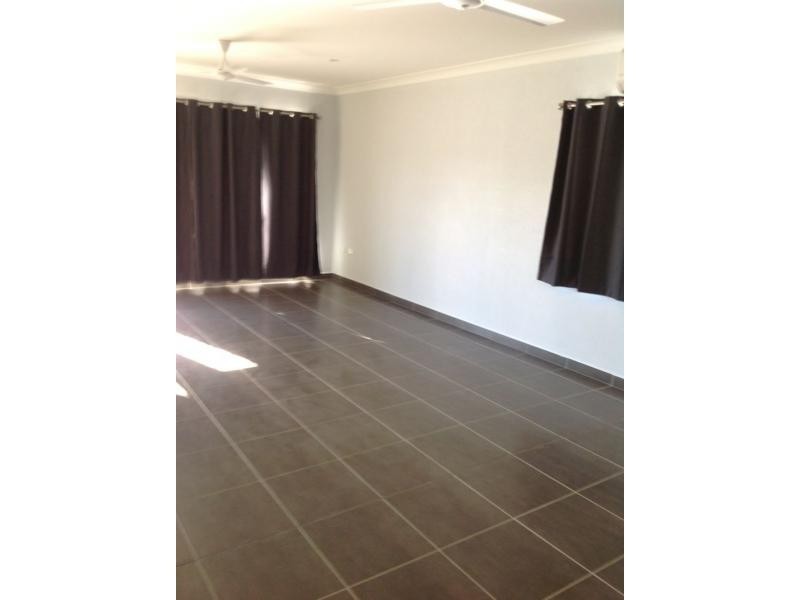 2/22-24 MACMILLAN Street, Ayr QLD 4807