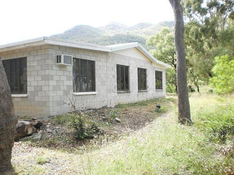 87 FLAGSTAFF BAY , CAPE UPSTART, Bowen QLD 4805