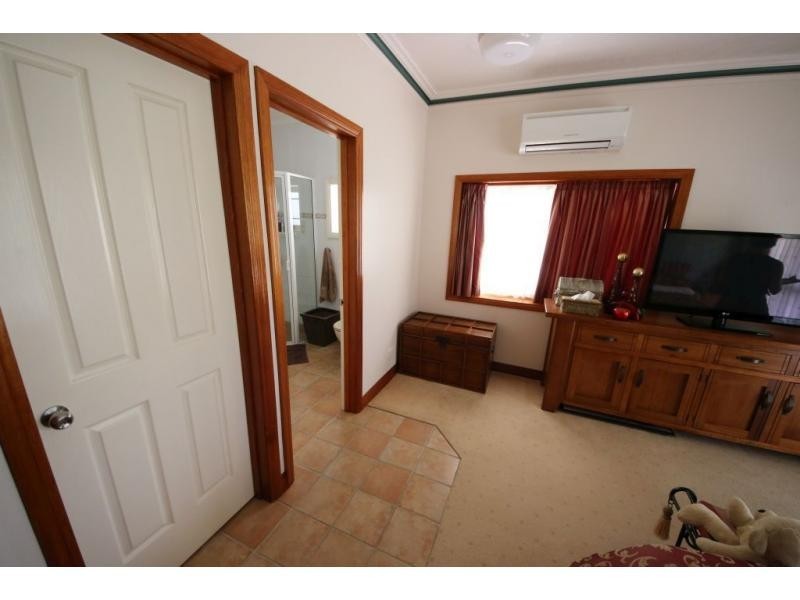 12 HILLCREST Place, Ayr QLD 4807