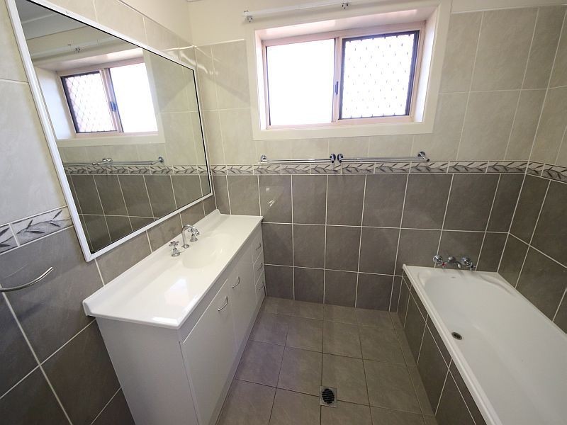 11 GAINSBOROUGH Drive, Ayr QLD 4807