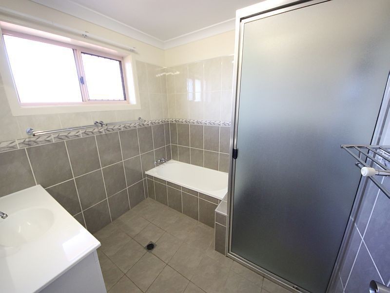 11 GAINSBOROUGH Drive, Ayr QLD 4807