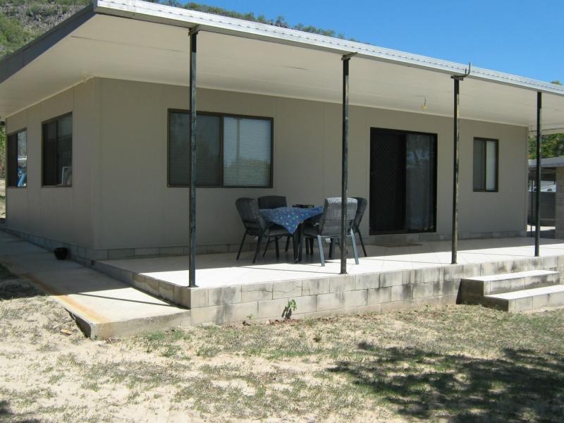 L211 SHARK BAY Esplanade, Guthalungra QLD 4805