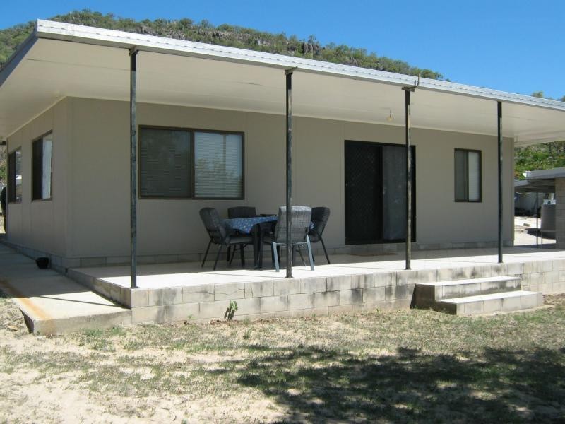 L211 SHARK BAY Esplanade, Guthalungra QLD 4805