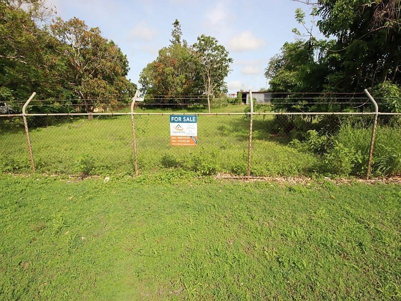 137-139 MACMILLAN Street, Ayr QLD 4807