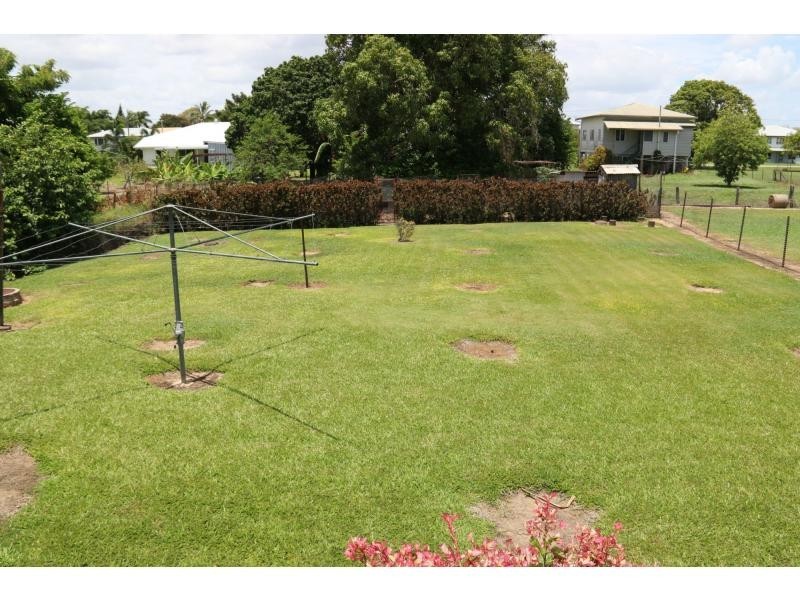 64 ELEVENTH Avenue, Home Hill QLD 4806