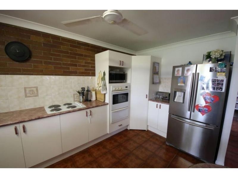 49 BOWLING GREEN Street, Brandon QLD 4808
