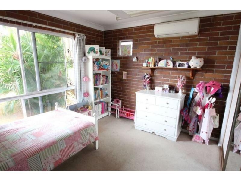 49 BOWLING GREEN Street, Brandon QLD 4808