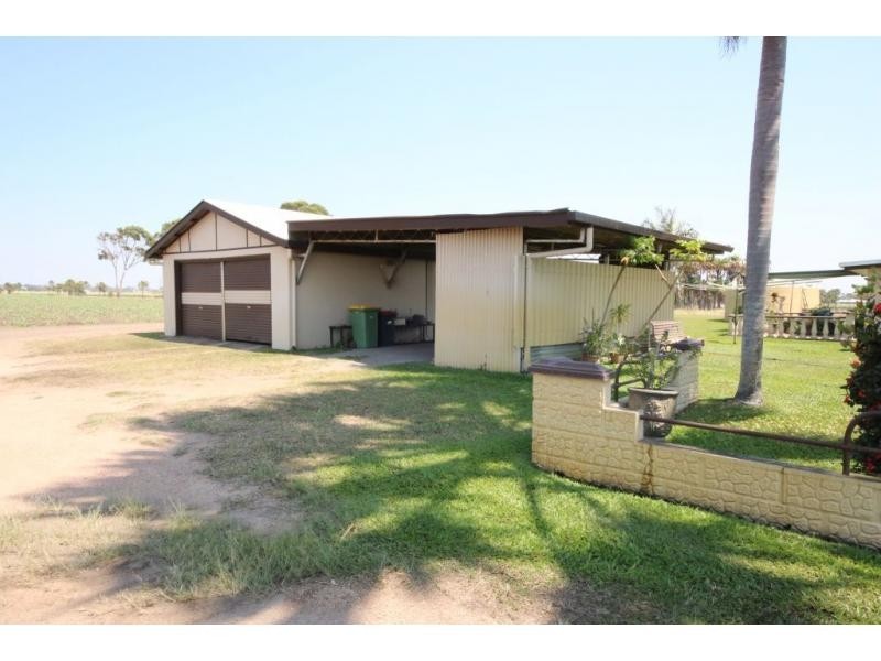 106 RITA ISLAND Road, Jarvisfield QLD 4807