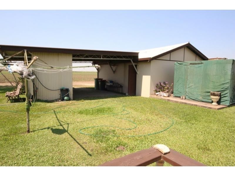 106 RITA ISLAND Road, Jarvisfield QLD 4807