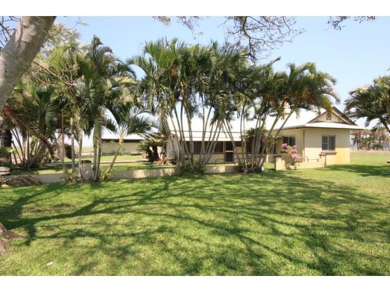 106 RITA ISLAND Road, Jarvisfield QLD 4807