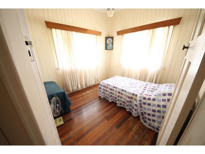42 BEACH Road, Ayr QLD 4807