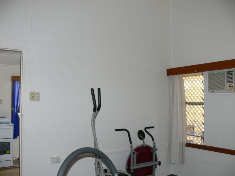 Unit 4/87 MACMILLAN Street, Ayr QLD 4807