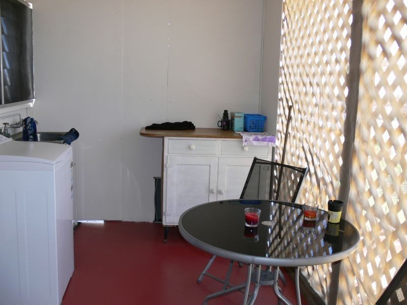 Unit 4/87 MACMILLAN Street, Ayr QLD 4807