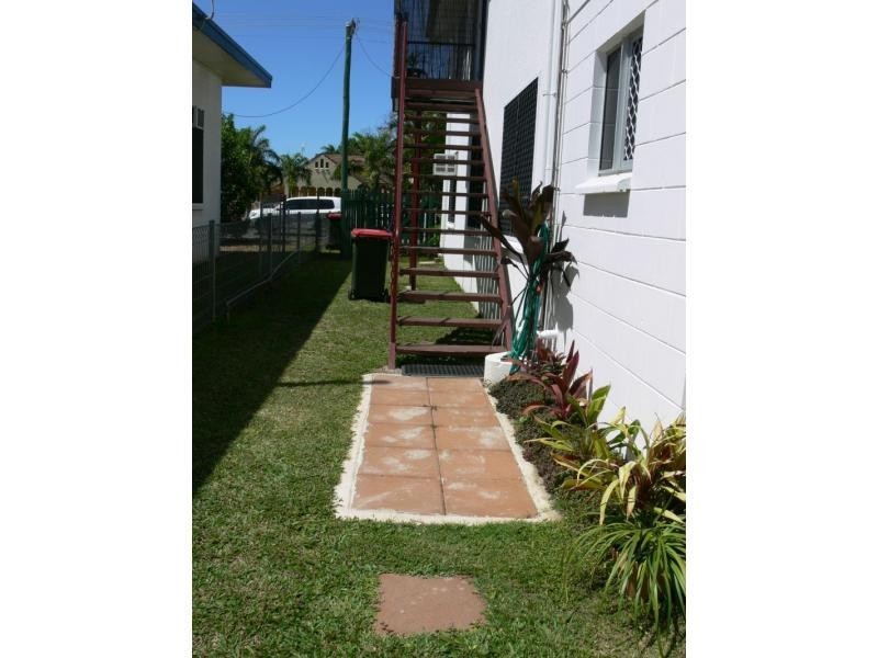 Unit 4/87 MACMILLAN Street, Ayr QLD 4807