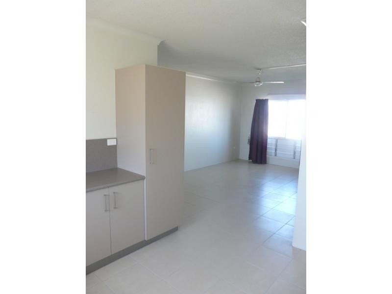 6/111 Young Street, Ayr QLD 4807