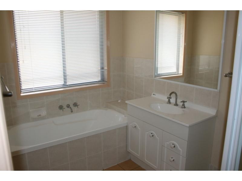 15 Golfgreen Terrace, Meadowbrook QLD 4131