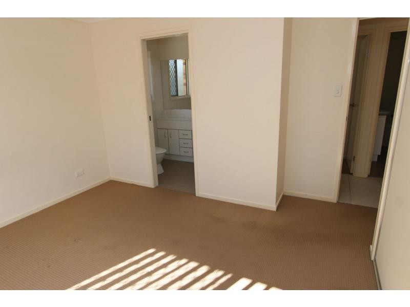 2/47 Queens Road, Kingston QLD 4114