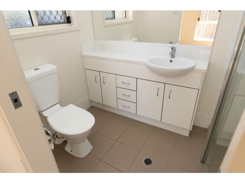 2/47 Queens Road, Kingston QLD 4114