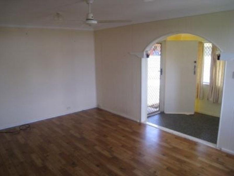 8 Dawson Street, Woodridge QLD 4114