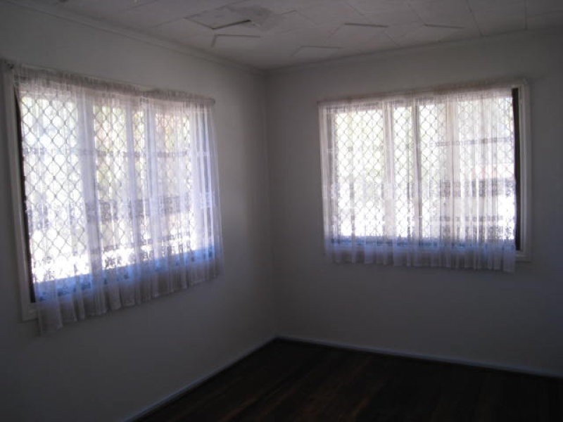 8 Arthur Street, Woodridge QLD 4114