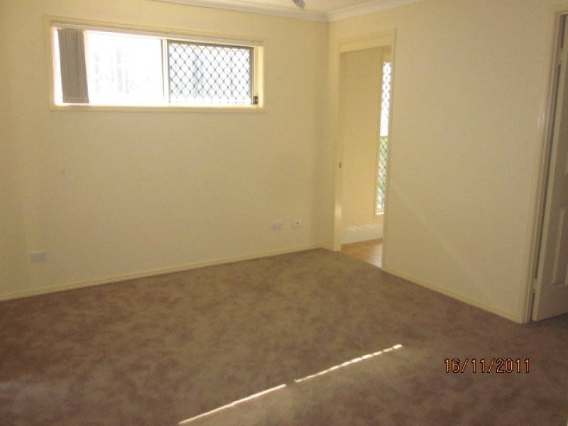 92 Watarrka Drive, Parkinson QLD 4115