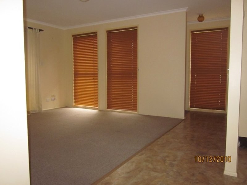 8 Juanita Grove, Springwood QLD 4127