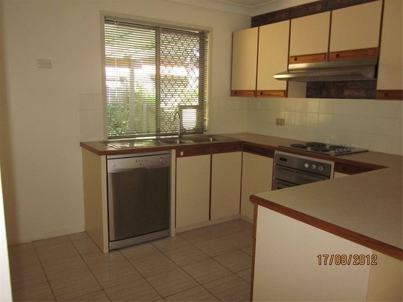 9 Willow Street, Woodridge QLD 4114