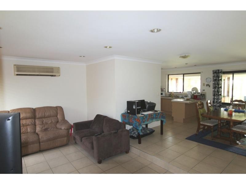 26 Regency Drive, Regents Park QLD 4118