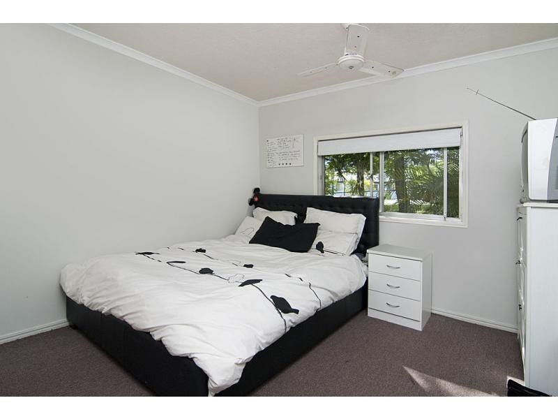 18 Hinchinbrook Avenue, Bethania QLD 4205