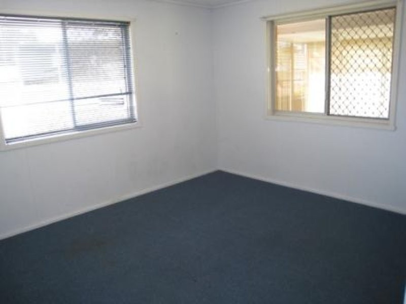 8 Dawson Street, Woodridge QLD 4114