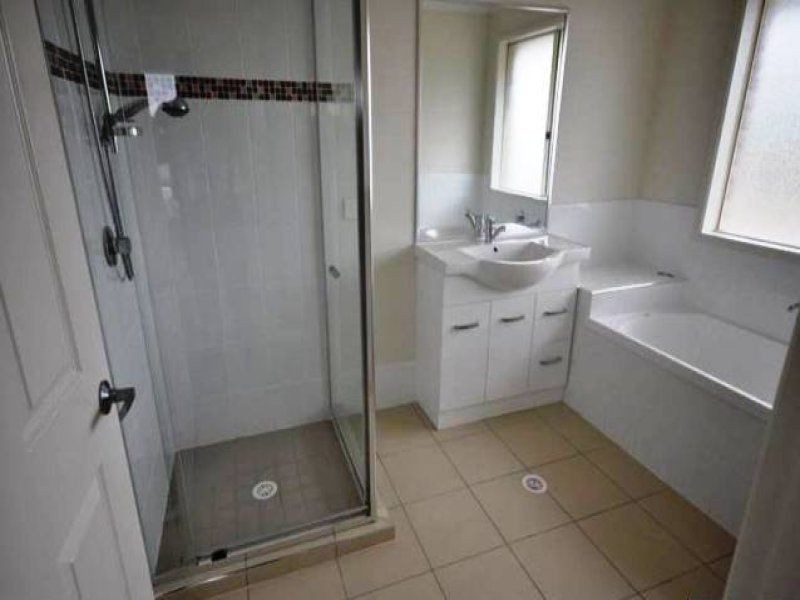 1,2,3/1 Linda Street, Kingston QLD 4114