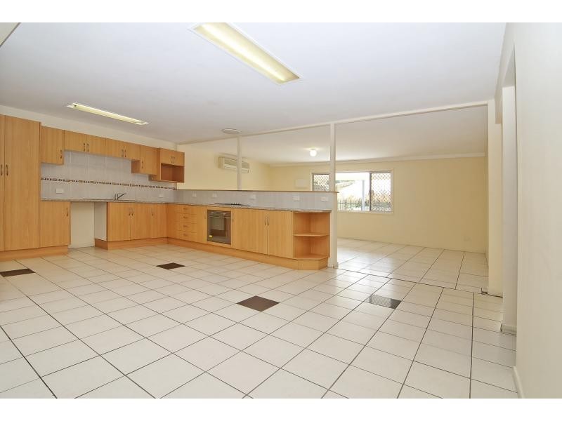 9 Lenore Crescent, Springwood QLD 4127