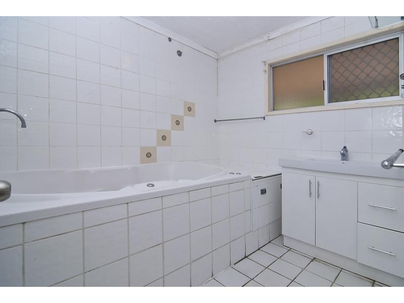 9 Lenore Crescent, Springwood QLD 4127