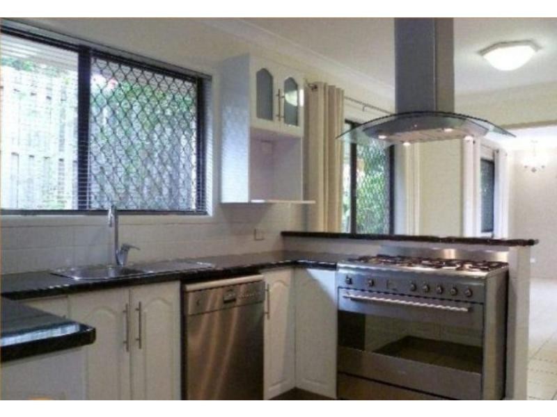 9 Juanita Grove, Springwood QLD 4127