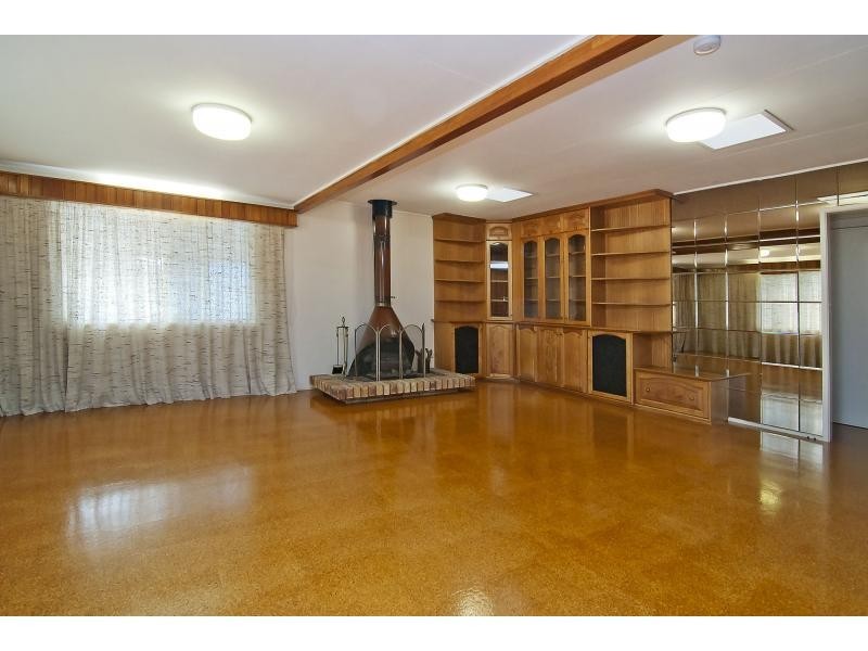 1 Sandra Street, Kingston QLD 4114