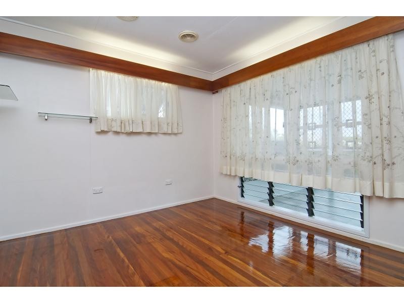 1 Sandra Street, Kingston QLD 4114