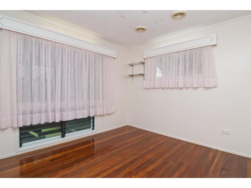 1 Sandra Street, Kingston QLD 4114