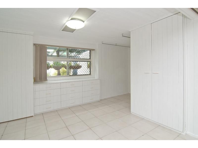 1 Sandra Street, Kingston QLD 4114