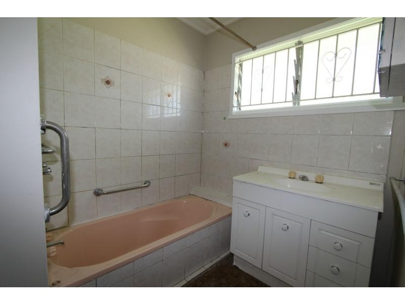 8 Macbeth Street, Kingston QLD 4114