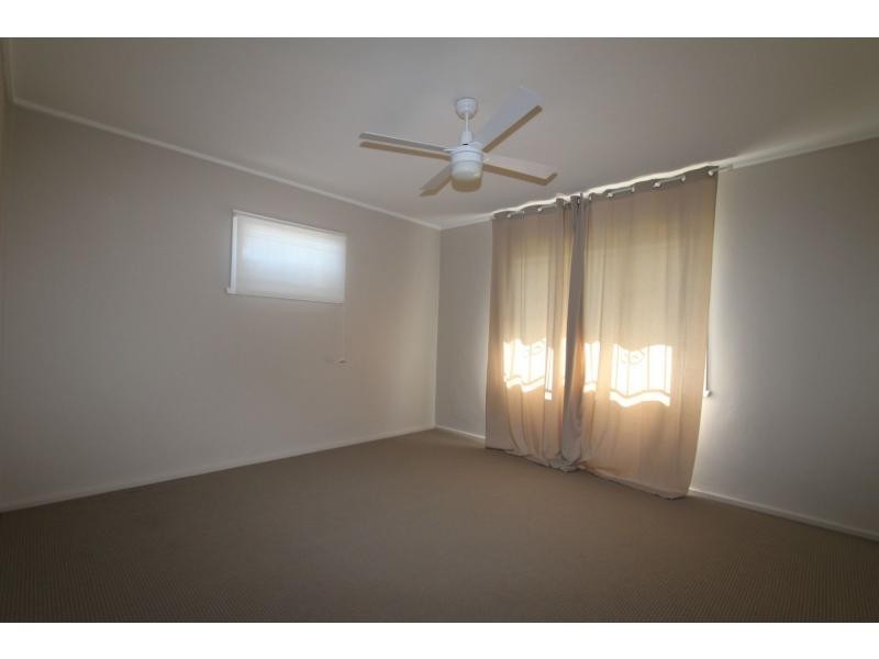 8 Macbeth Street, Kingston QLD 4114